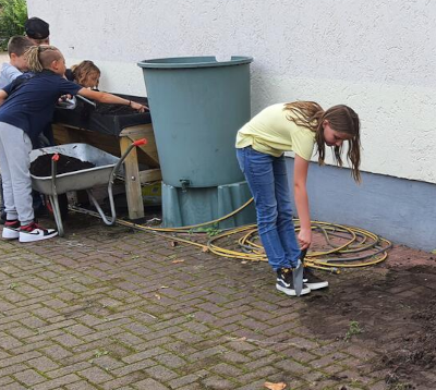 Renovierungsarbeiten der Garten-AG