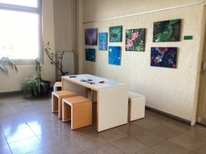 Schülerwerke verschönern Sitzbereiche