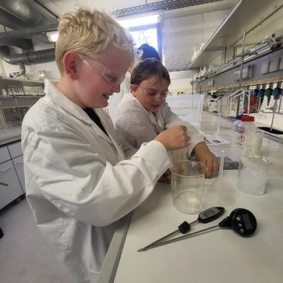 Exkursion der Klasse 6E2 ins NanoBioLab